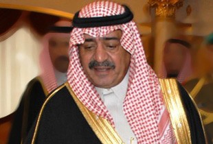 مقرن بن عبدالعزيز.. متواضع يحترم الوقت منفتح على المواطنين لا يحب الحراسات الأمنية