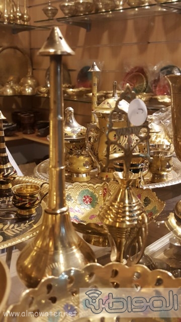 الأهازيج الشعبية تشد الانتباه بسوق العينية (2)