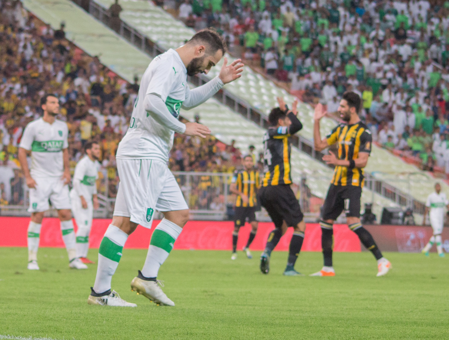 الانضباط تُعاقب قطبي جدة ولاعب النصر