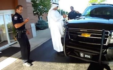الإمارات تنصح مواطنيها بعدم ارتداء الزي الرسمي خارج البلاد