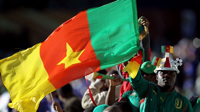 “فيفا” يعلق عضوية الكاميرون لتدخّل حكومته في شؤون اتحاد كرة القدم
