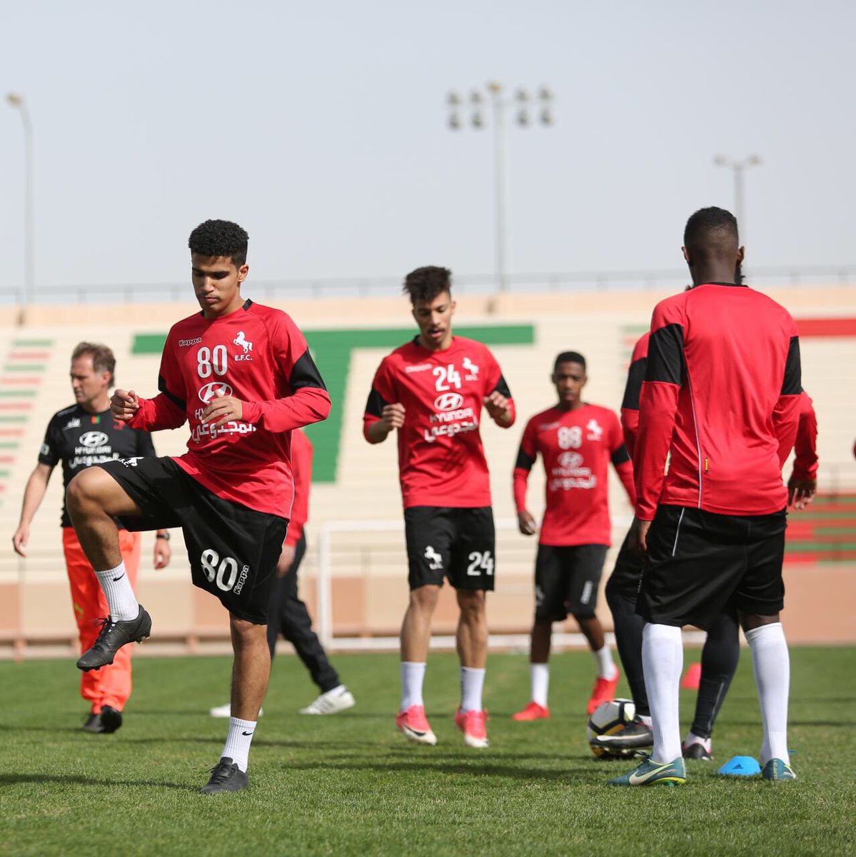 الشيخ وليبان احتياطيان.. تعرف على تشكيل الاتفاق أمام الهلال