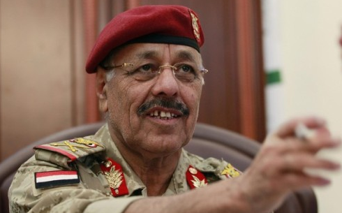 الرئيس اليمني يعين علي محسن الأحمر نائبًا للقائد الأعلى للقوات المسلحة