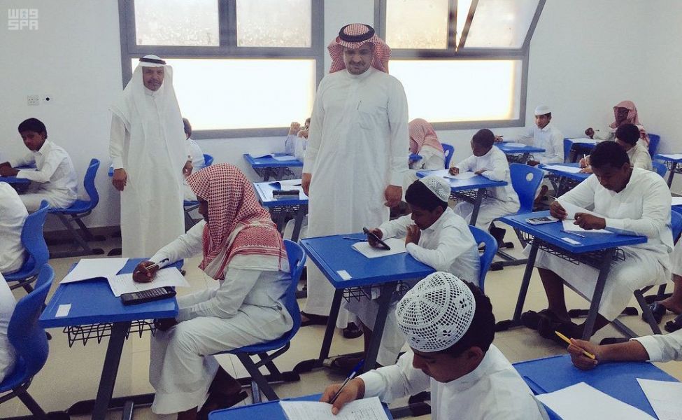 ١٨٦٩٢٩ طالبًا وطالبة يؤدون الاختبارات في مكة