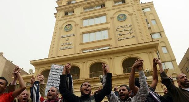 عضو إرشاد الإخوان: التهنئة حلال “بالميلاد” حرام “بالقيامة”