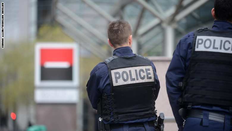 الإدعاء الفرنسي: قصة هجوم داعشي مزعوم على مدرس للأطفال في باريس “مفبركة”
