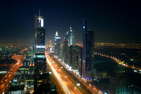 حكومة دبيّ تعلن زيادة رواتب موظّفيها بين (30) إلى (100)%