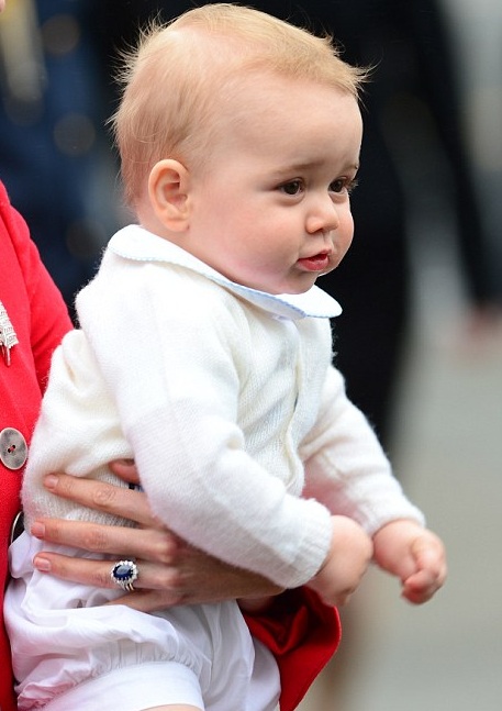العائلة الملكية ببريطانيا: محاولات تصوير الأمير جورج مزعجة وخطيرة