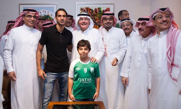 الأمير خالد بن عبدالله وعماد الحوسني يحتفلان بلقب الدوري السعودي