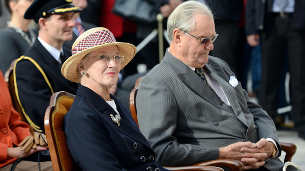 زوج ملكة الدنمارك يرفض دفنه بجوارها