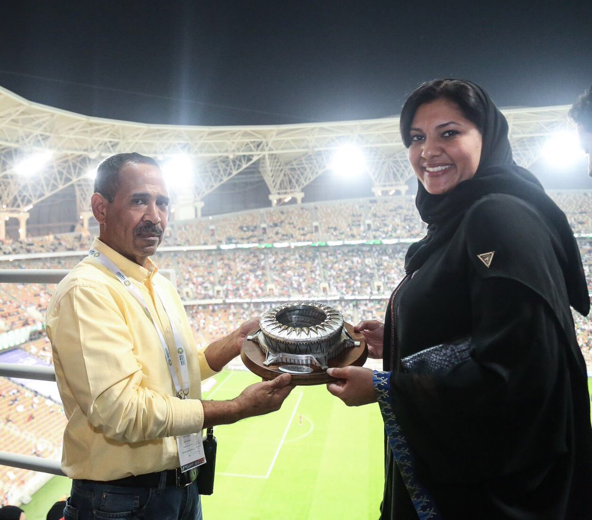 تكريم الأميرة ريما بنت بندر في مباراة الأهلي والباطن