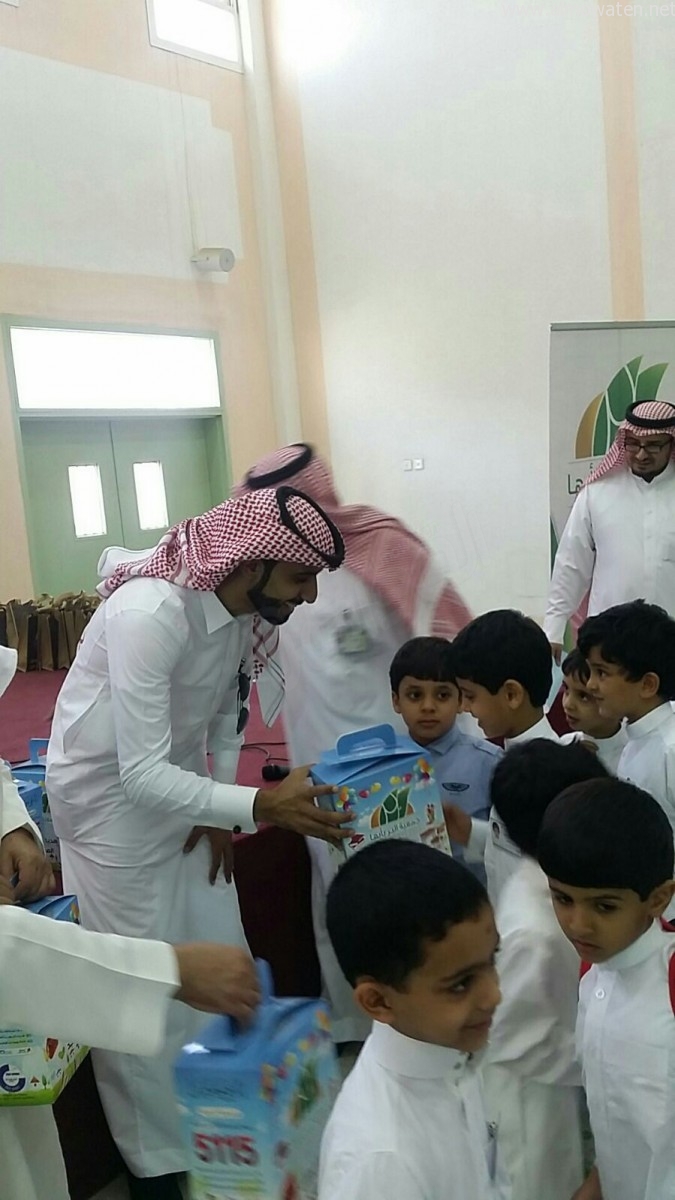 جمعية البر في أبها تشارك الطلاب فرحتهم بالعودة إلى المدارس