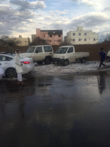 البرد  يكسو منطقة السر جنوب الطائف بلون البياض1