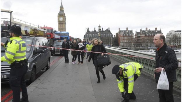 طعن شرطي داخل البرلمان البريطاني والأمن يقتل المهاجم