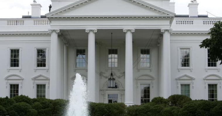 طرد مشبوه يحتجز الموظفين داخل البيت الأبيض