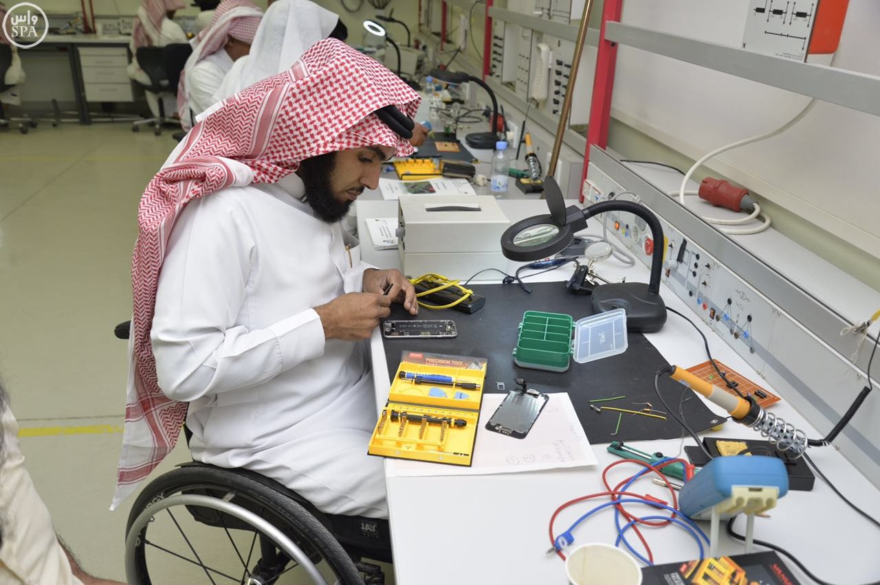 تأهيل 1199 من ذوي الإعاقة في تخصصات تقنية ومهنية