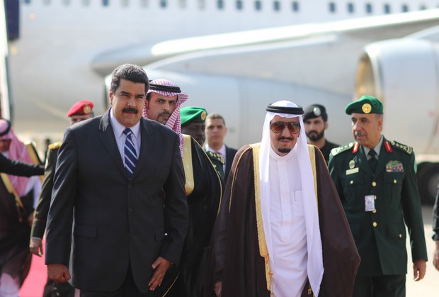 التليفزيون الفنزويلي يُبرز استقبال الملك لـمادورو