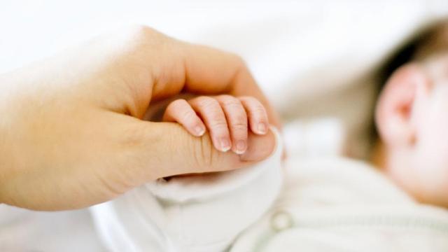 “التنويم المغناطيسي” لعلاج آلام البطن عند الأطفال
