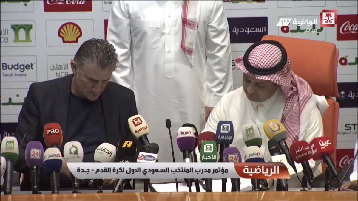 بالصور.. باوزا يوقع عقد تدريب المنتخب السعودي ويوضح ما يحتاجه الأخضر في المستقبل