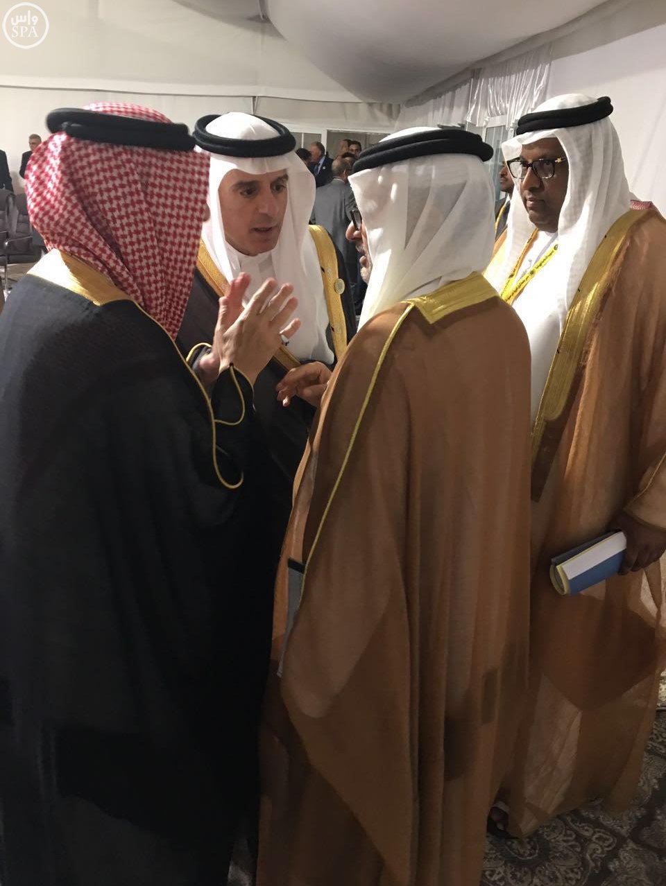 بالصور ..لقاءات الجبير الثنائية مع القادة العرب تعكس الاهتمام برؤية المملكة