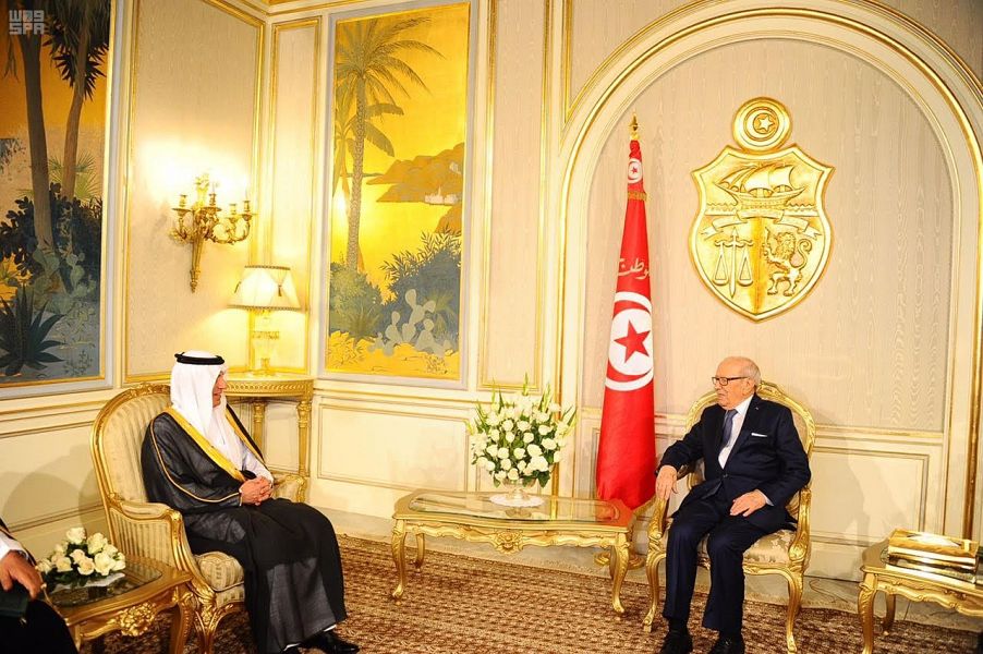 خادم الحرمين يدعو رئيس تونس للقاء ترامب في الرياض
