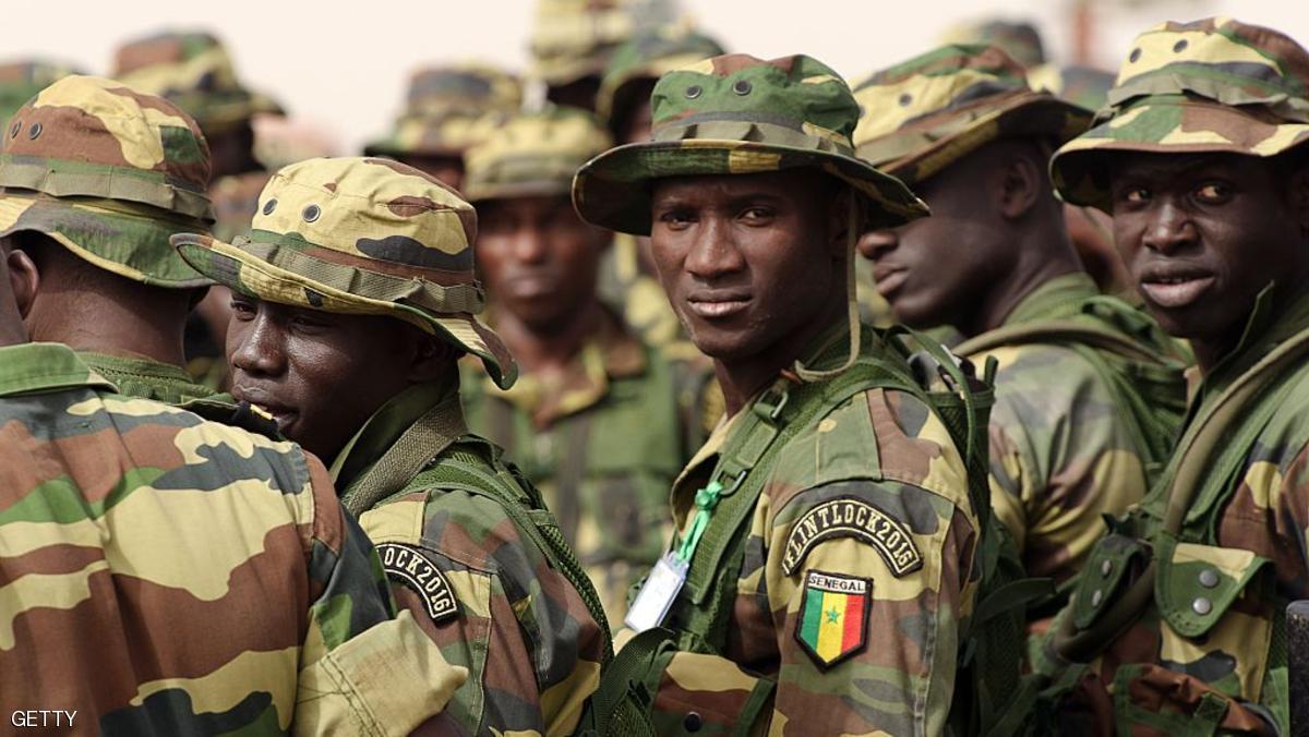 فرار الآلاف من غامبيا خوفًا من “حربٍ” محتملة