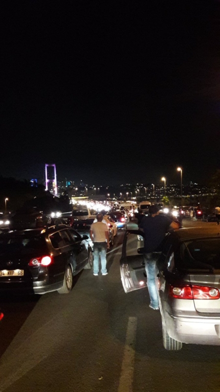 الجيش التركي يغلق جسر البوسفور ‫(1)‬