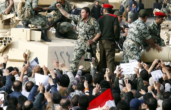 القوّات المسلحة المصريّة تنفي وجود انقسامات داخلها