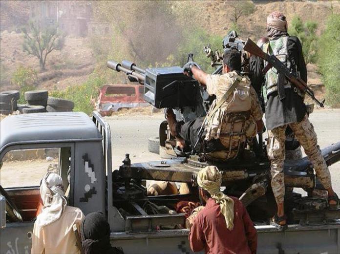 الجيش اليمني يقطع خط إمداد الميليشيات الانقلابية بالكامل في مفرق المخا