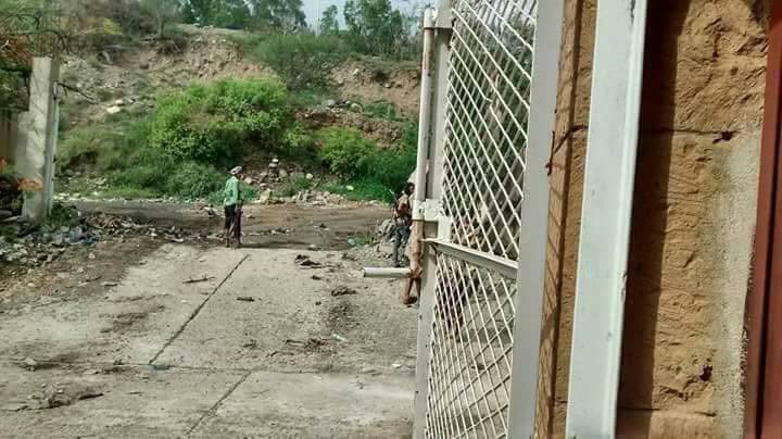 الجيش اليمني يقتحم مقر القيادة داخل معسكر خالد