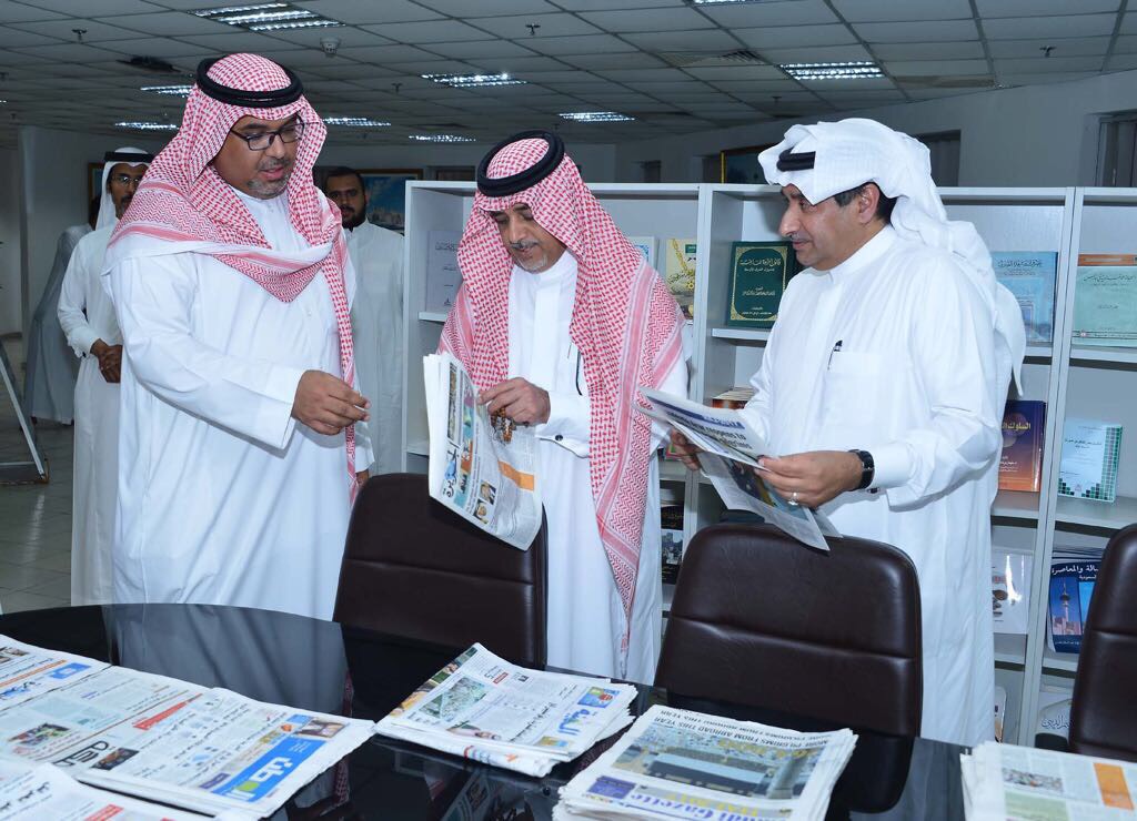 الحازمي يتفقد مطبوعات مطار الملك عبدالعزيز الدولي بجدة.. وهذه توجيهاته للعاملين