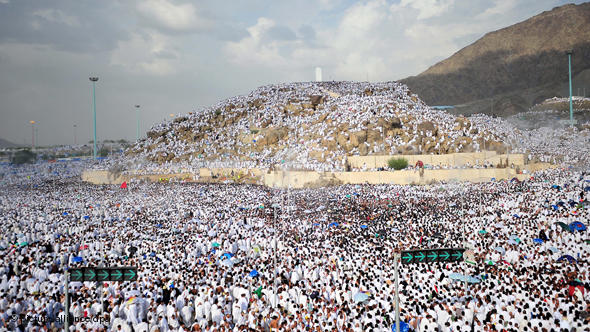 ضيوف الرحمن ينفرون من عرفات إلى مزدلفة