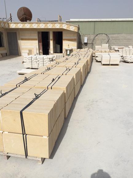 2000 سعودي مهددون بالفصل لإغلاق مصانع للحجر الطبيعي بـ”نساح”