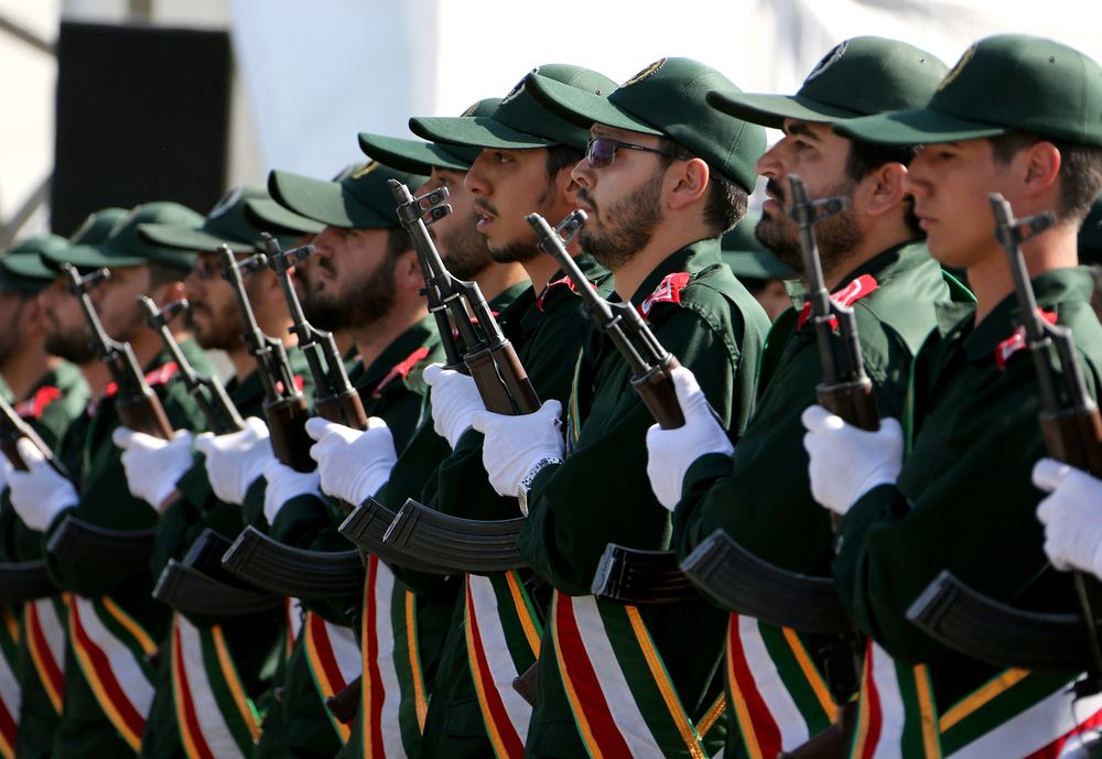 انقسامات عنيفة تعصف بالحرس الثوري الإيراني