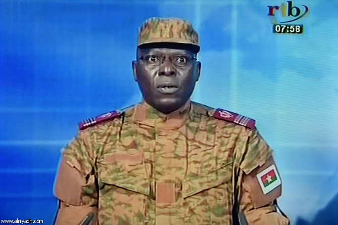الحرس الرئاسي في بوركينا فاسو يعلن إقالة الرئيس وحل الحكومة