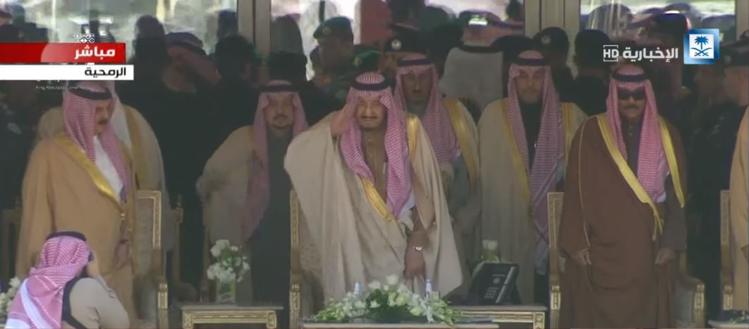 خادم الحرمين يستقبل ضيوف حفل مهرجان الملك عبدالعزيز للإبل
