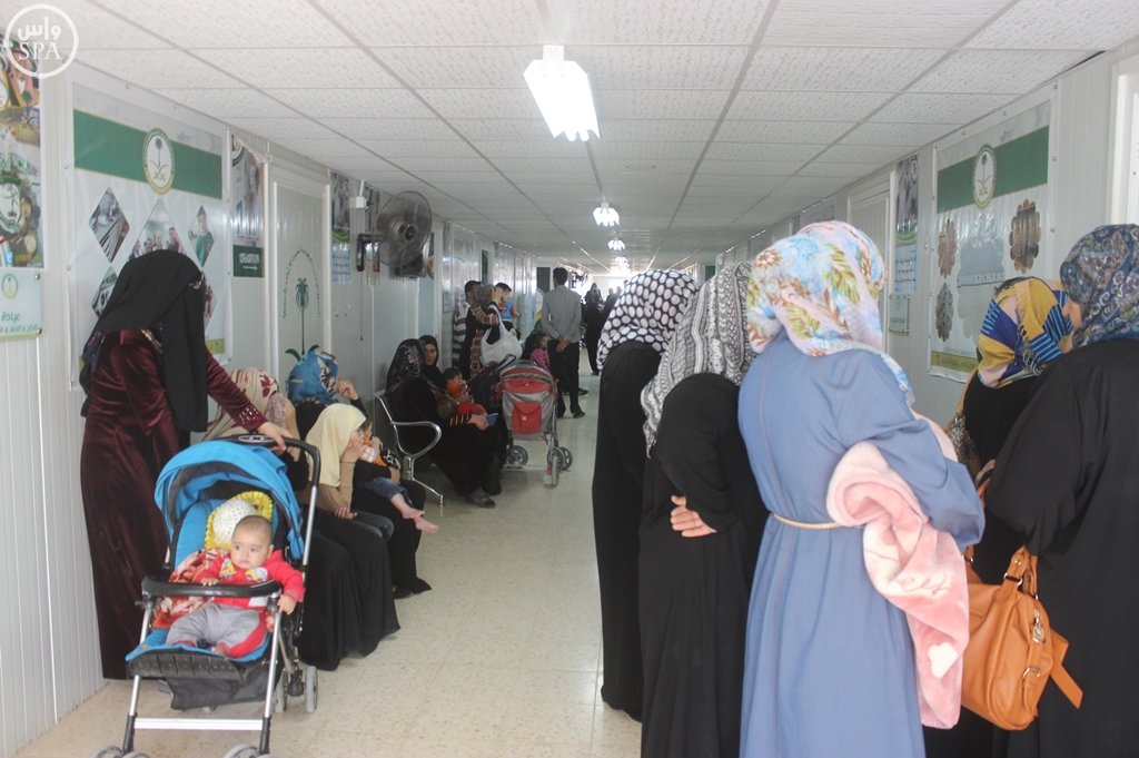 الحملة الوطنية توفر 117 لقاحاً للاجئين السوريين بمخيم الزعتري (4)