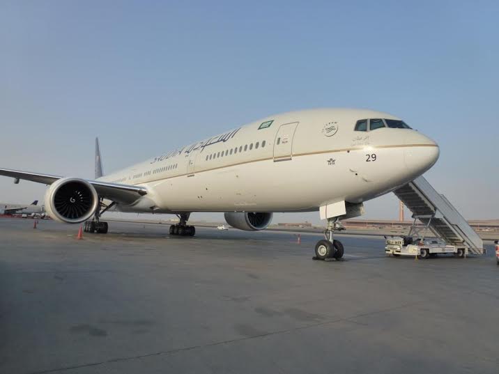 بالصور.. #الخطوط_السعودية تضم طائرتيْ “بوينج B777” في يوم واحد