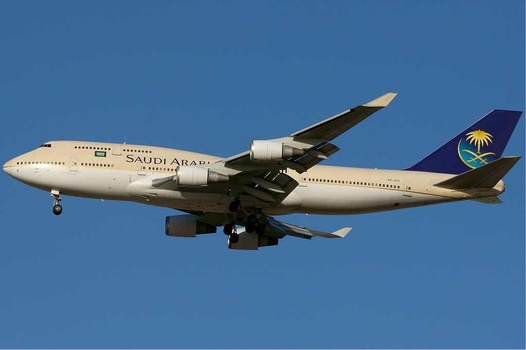 هبوط اضطراري لطائرة الخطوط السعودية بمطار القاهرة لإسعاف راكب