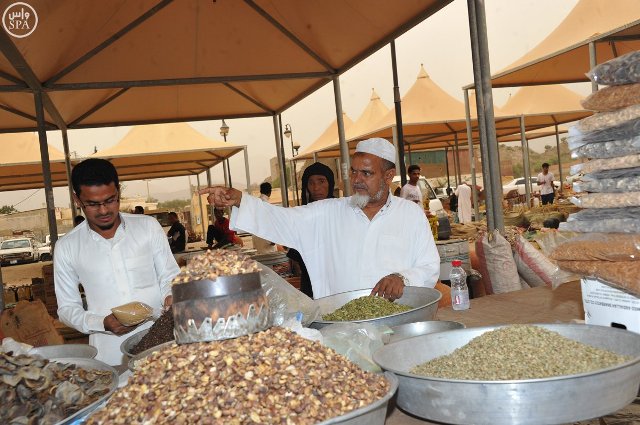 شاهد بالصور.. سوق الخوبة على الوعد الأسبوعي في كل الظروف