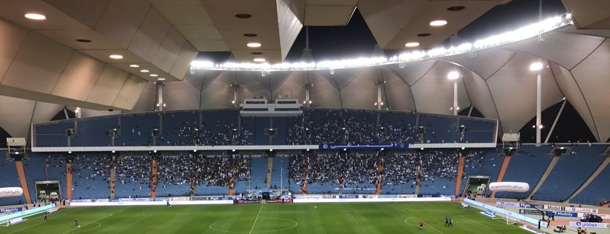 بالصور.. مدرّجات ملعب الملك فهد قبل انطلاق مباراة الهلال والنصر