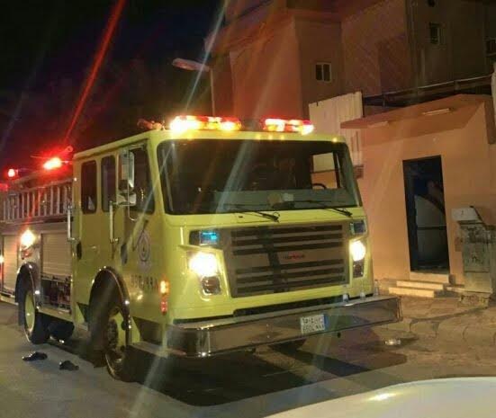 مدني #الرياض يسيطر على حريق شب بأحد الأسواق التجارية