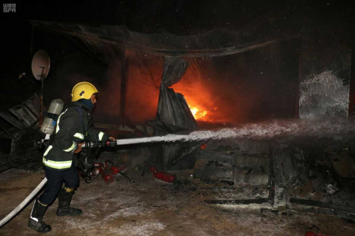 إخماد حريق بفناء مخصص لسكن العمال في #مكة_المكرمة