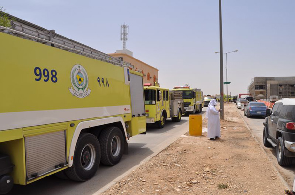 “مدني الرياض” ينقذ أمًّا وطفليها من حريق شقة