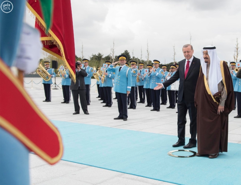 الرئيس التركي يستقبل الملك 8