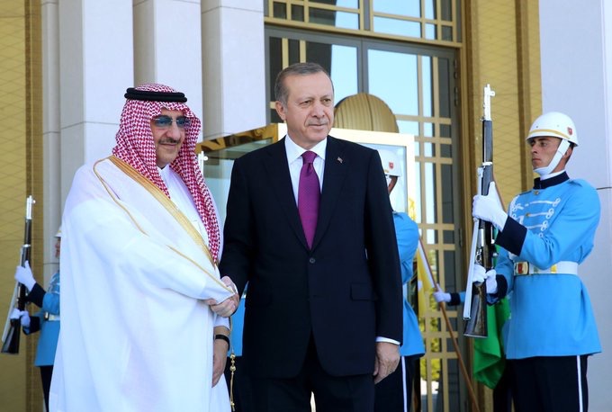الرئيس التركي يستقبل ولي العهد ويعقد معه اجتماعا في القصر الرئاسي بأنقرة