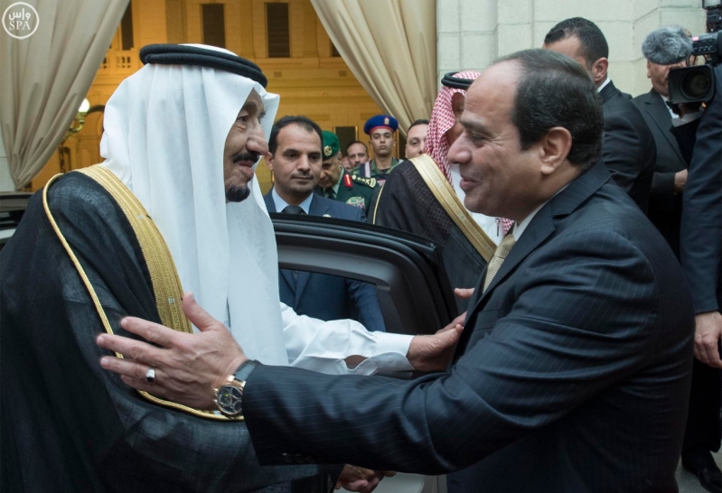 الرئيس المصري يقيم حفل عشاء لخادم الحرمين الشريفين