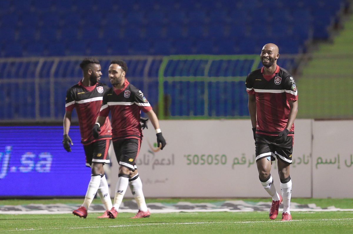 بالفيديو.. الرائد يتقدم على الهلال في الشوط الأول