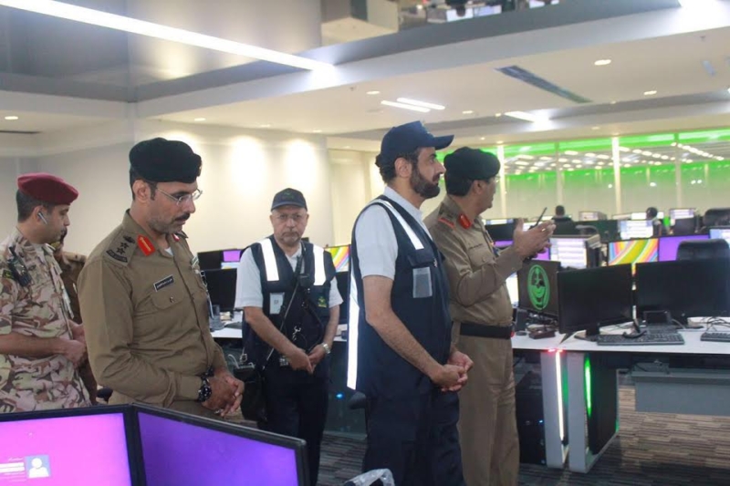 الربيعة يزور مركز 911 ويستمع لشرح واف عن إمكانياته 3