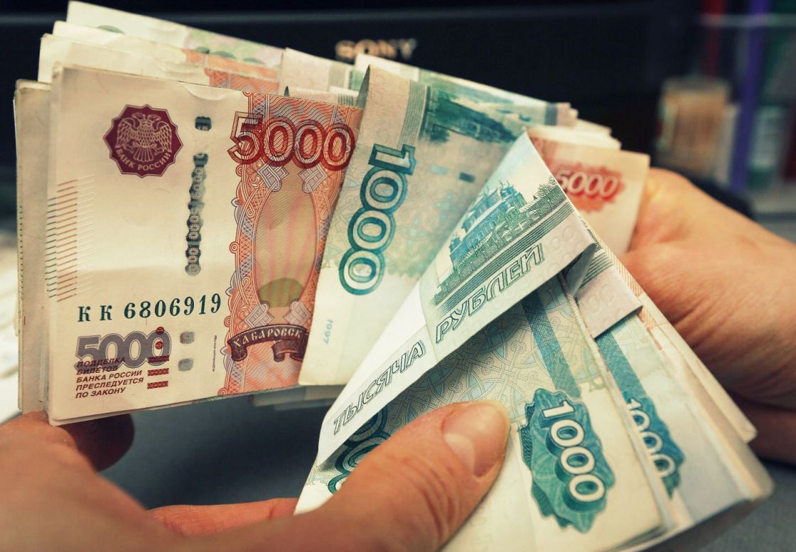 المركزي الروسي يرفع سعر صرف الروبل أمام العملات الرئيسية